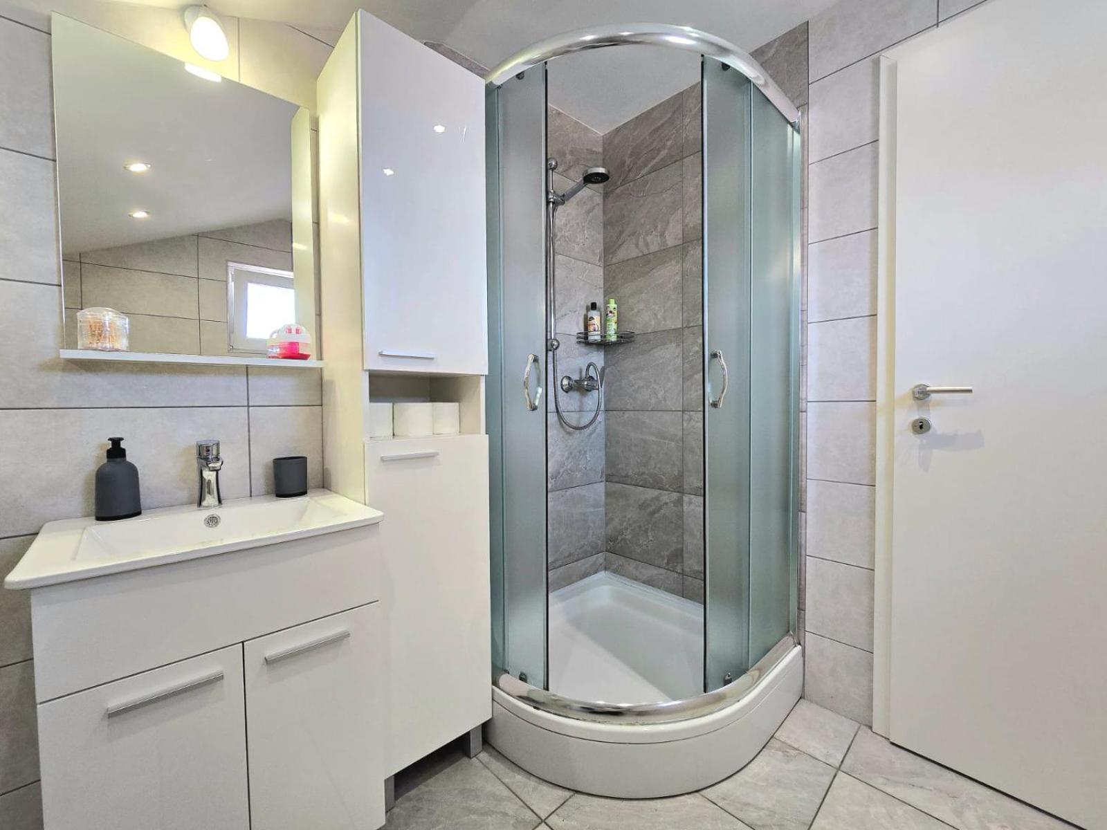 שיבניק Apartmani Krnic מראה חיצוני תמונה